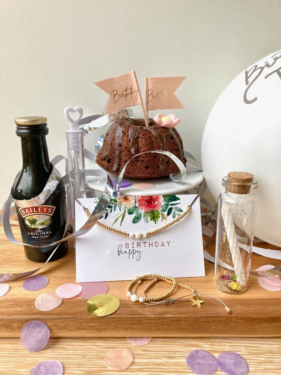 Geburtstag Deluxe Set mit Gugelhopf und festlichen Überraschungen